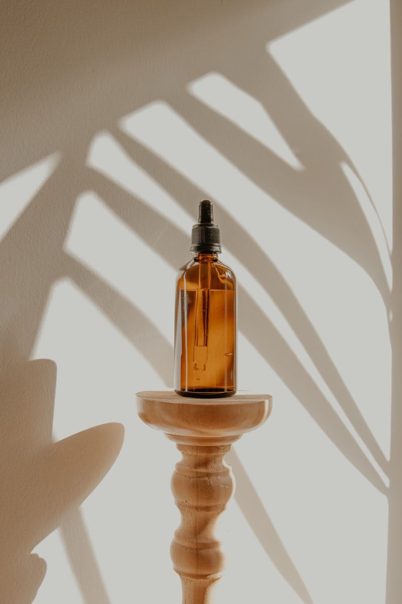 Aceites esenciales en frascos de vidrio
